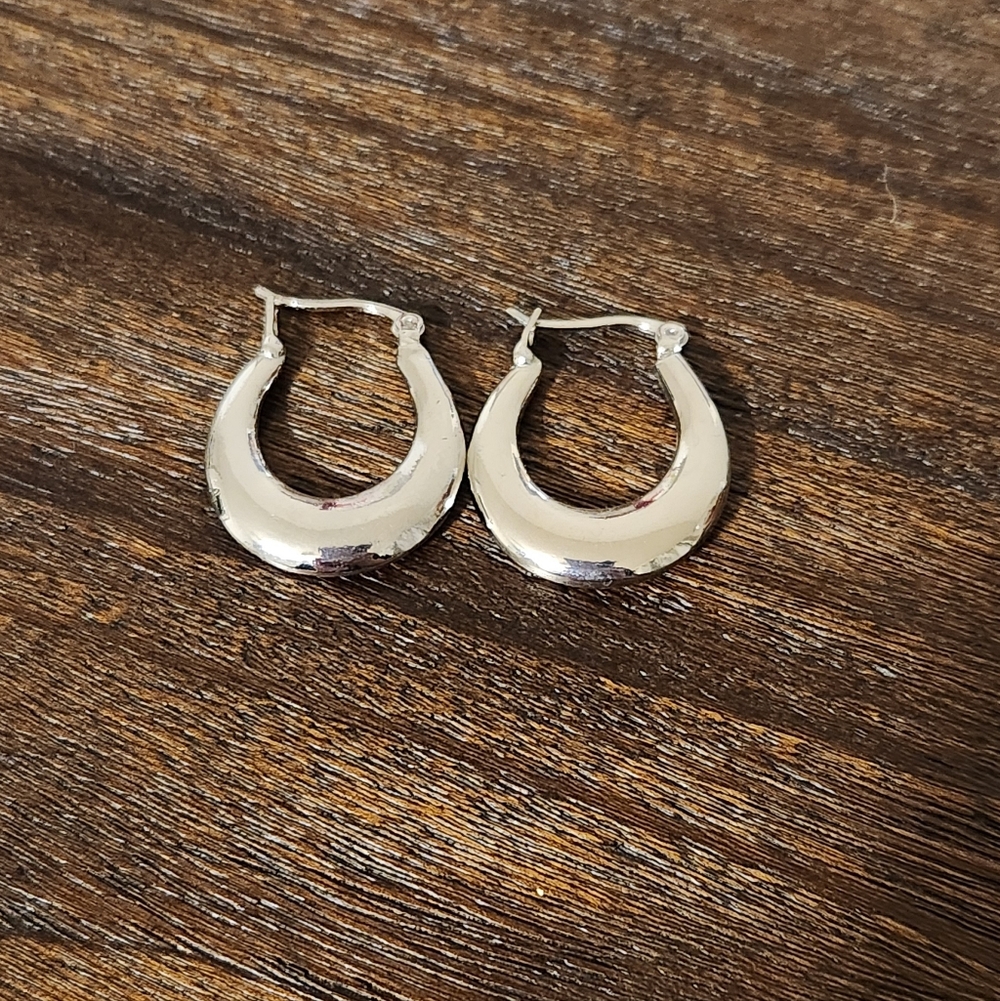 Beckhillco Silver Hoop Earrings - Picture 2 of 6